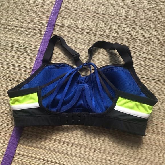 VICTORIA SECRET💫 Women’s Blue/Black Sports Bra - Picture 2 of 3